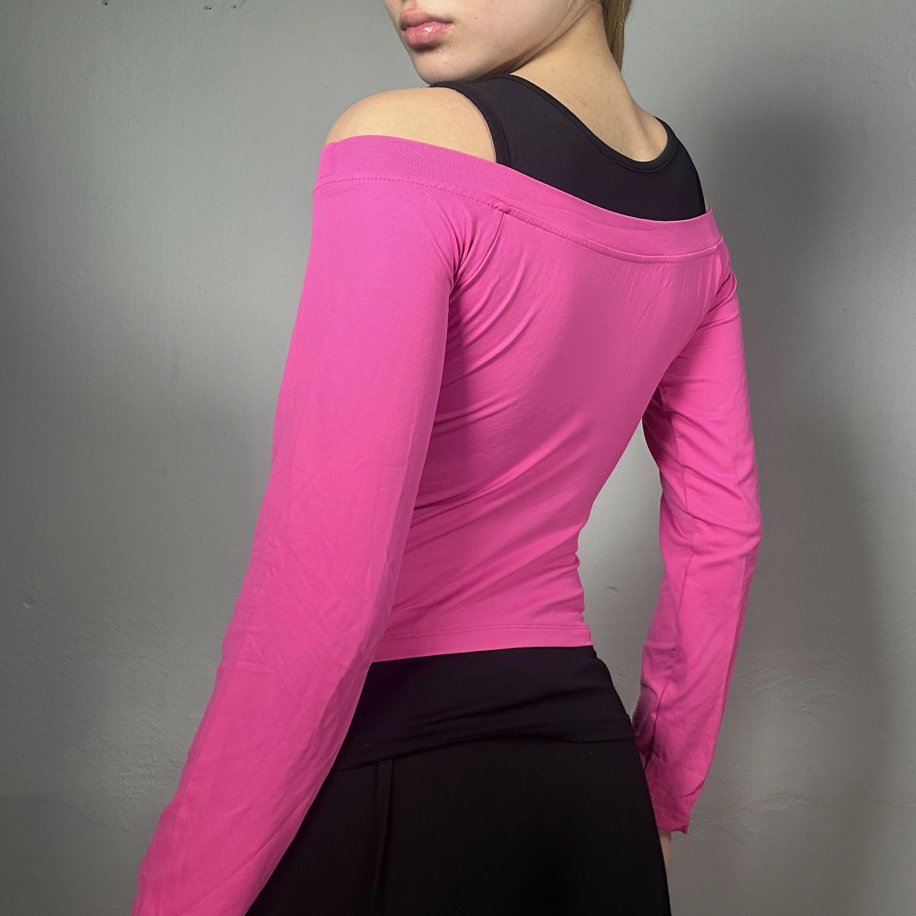 Rosa Romantik der 90er: Vintage Off-Shoulder Top für dich! Süße Sensation, lange Ärmel, Größe S – Dein neuer Lieblingslook!